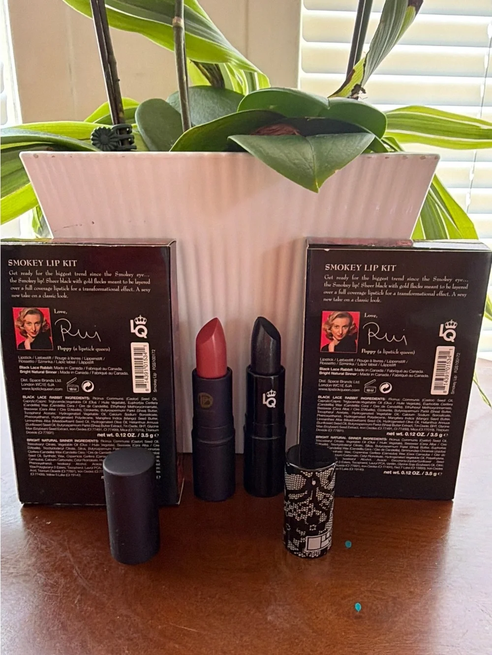 BUNDLO 2,Lipstick Queen Smokey Lip Kit — Soft Pink & Deep Black-Shimmer Lipstick